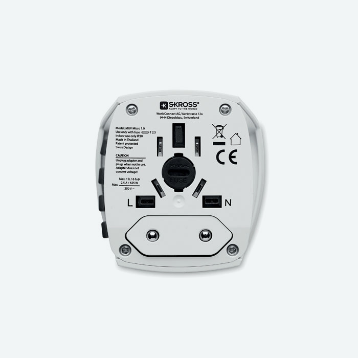 Universal SKROSS® travel adapter