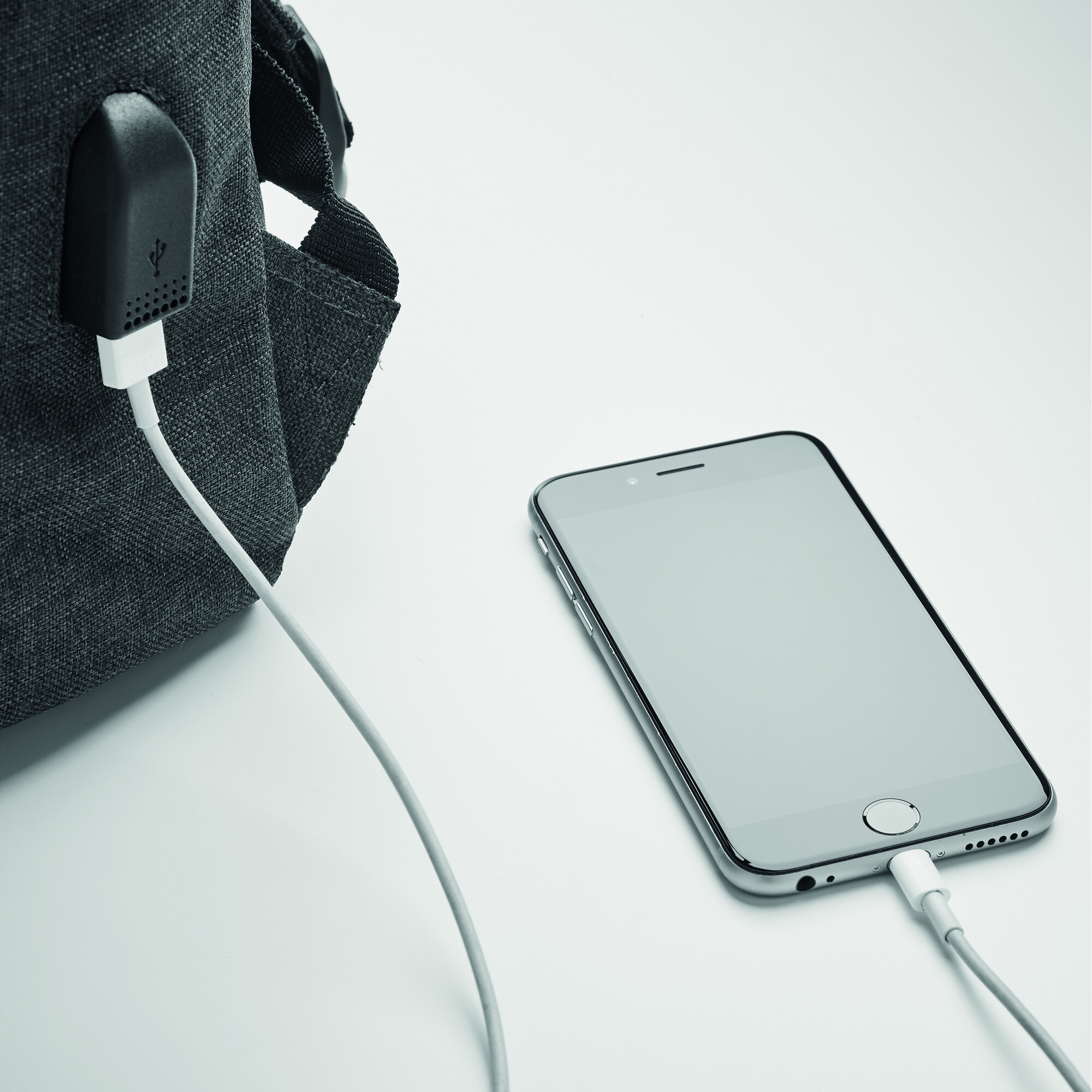 mo9439-03-detail.jpg mo9439-03-detail.jpg